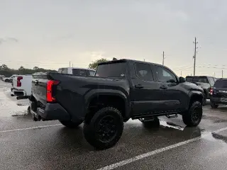 Toyota Tacoma 2024 4x2 SR5 4p Doble Cabina 5.0 ft SB