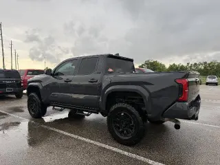 Toyota Tacoma 2024 4x2 SR5 4p Doble Cabina 5.0 ft SB