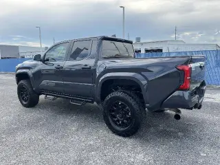 Toyota Tacoma 2024 4x2 SR5 4p Doble Cabina 5.0 ft SB
