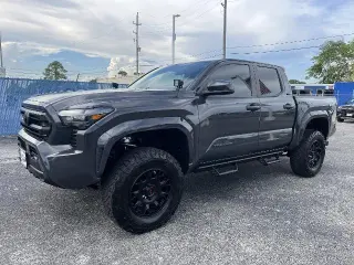 Toyota Tacoma 2024 4x2 SR5 4p Doble Cabina 5.0 ft SB