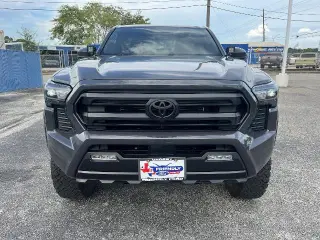 Toyota Tacoma 2024 4x2 SR5 4p Doble Cabina 5.0 ft SB
