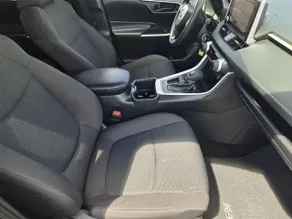 Toyota RAV4 2024 LE SUV 4p.