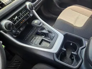 Toyota RAV4 2024 LE SUV 4p.