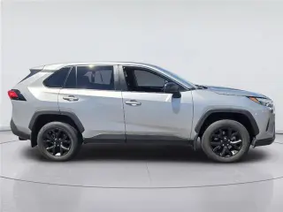 Toyota RAV4 2024 LE SUV 4p.