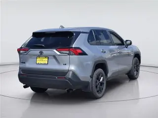Toyota RAV4 2024 LE SUV 4p.