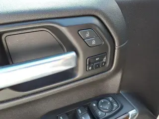 GMC Sierra 1500 2020 4x2 SLT 4dr Cabina de tripulacion completa 5.8 ft. CB