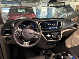 Chrysler Pacifica Híbrido Enchufable 2024 Select 4 puertas Minivan