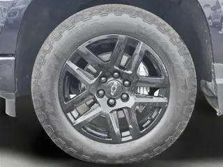 Chevrolet Silverado 1500 2023 4x4 RST cabina crew 4 puertas 5.8 ft. SB