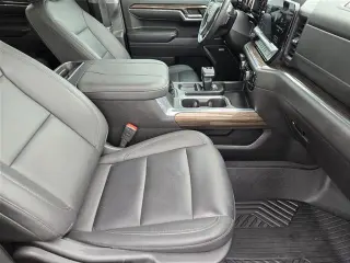 Chevrolet Silverado 1500 2023 4x4 RST cabina crew 4 puertas 5.8 ft. SB