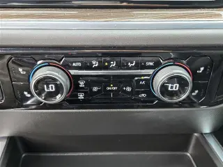 Chevrolet Silverado 1500 2023 4x4 RST cabina crew 4 puertas 5.8 ft. SB