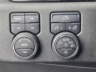 Chevrolet Silverado 1500 2023 4x4 RST cabina crew 4 puertas 5.8 ft. SB