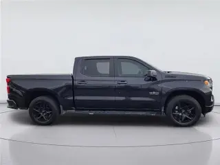 Chevrolet Silverado 1500 2023 4x4 RST cabina crew 4 puertas 5.8 ft. SB