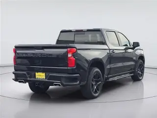 Chevrolet Silverado 1500 2023 4x4 RST cabina crew 4 puertas 5.8 ft. SB