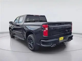 Chevrolet Silverado 1500 2023 4x4 RST cabina crew 4 puertas 5.8 ft. SB