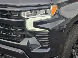 Chevrolet Silverado 1500 2023 4x4 RST cabina crew 4 puertas 5.8 ft. SB