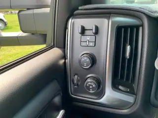 Chevrolet Silverado 3500HD 2015 4x4 LT 4dr Crew Cab SRW