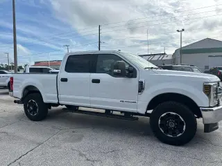 Ford F-250 Super Duty 2019 4x4 XLT 4dr Crew Cab 8 ft. LB Pickup