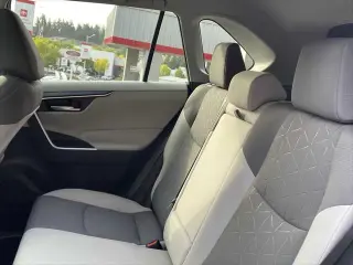 Toyota RAV4 2023 AWD XLE 4dr SUV