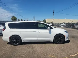 Chrysler Pacifica 2019 Touring L 4dr Mini-Van