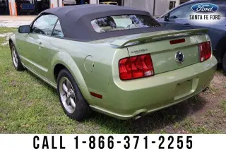 Ford Mustang GT Deluxe cabrio de 2 puertas, año 2006