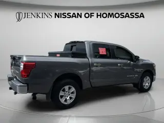 Nissan Titan 2019 4x4 SV 4dr Crew Cab