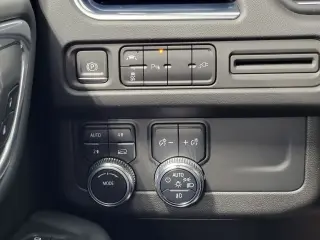 GMC Yukon 2021 4x4 SLT 4p SUV