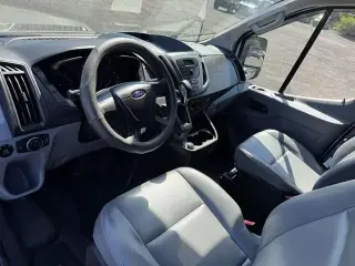 Ford Transit 2019 250 3dr SWB Techo Bajo Furgoneta de Carga con Puerta Corredera del Pasajero Lateral