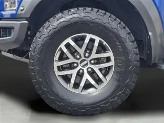 Ford F-150 2017 4x4 Raptor 4p SuperCrew 5.5 pies SB