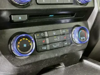 Ford F-150 2018 4x4 XLT 4dr SuperCrew 5.5 ft. SB