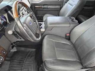 Ford F-350 Super Duty 2015 4x4 Platinum 4 puertas Crew Cab con batalla corta (6.8 pies) y eje simple