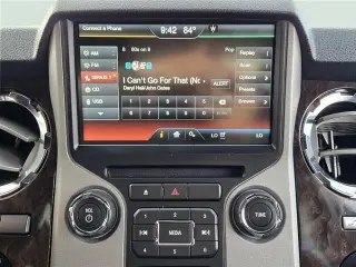 Ford F-350 Super Duty 2015 4x4 Platinum 4 puertas Crew Cab con batalla corta (6.8 pies) y eje simple