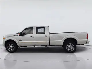 Ford F-350 Super Duty 2015 4x4 Platinum 4 puertas Crew Cab con batalla corta (6.8 pies) y eje simple