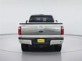 Ford F-350 Super Duty 2015 4x4 Platinum 4 puertas Crew Cab con batalla corta (6.8 pies) y eje simple