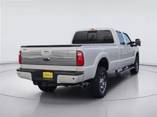 Ford F-350 Super Duty 2015 4x4 Platinum 4 puertas Crew Cab con batalla corta (6.8 pies) y eje simple