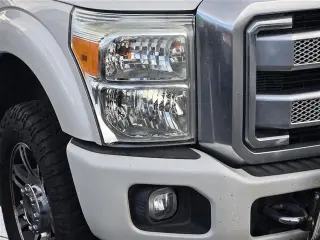 Ford F-350 Super Duty 2015 4x4 Platinum 4 puertas Crew Cab con batalla corta (6.8 pies) y eje simple