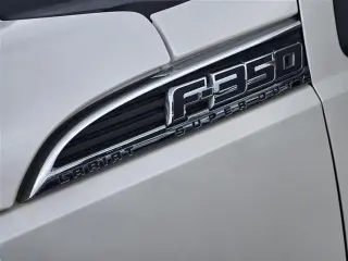 Ford F-350 Super Duty 2015 4x4 Platinum 4 puertas Crew Cab con batalla corta (6.8 pies) y eje simple