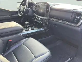 Ford F-150 2023 4x4 XLT Pickup 4 puertas SuperCrew Cajón de 5,5 pies SB