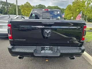 Ram 1500 2023 4x4 Laramie 4dr Cabina de tripulació́n 5.6 ft. SB Camioneta
