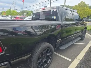 Ram 1500 2023 4x4 Laramie 4dr Cabina de tripulació́n 5.6 ft. SB Camioneta