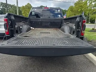 Ram 1500 2023 4x4 Laramie 4dr Cabina de tripulació́n 5.6 ft. SB Camioneta