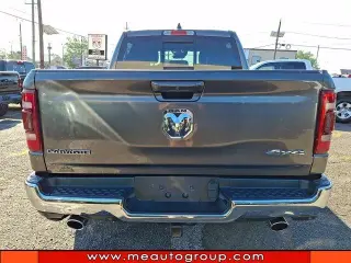 Ram 1500 2023 4x4 Laramie 4 puertas Cabina Amplia 5.6 pies. SB Pickup