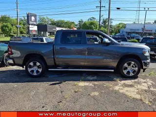 Ram 1500 2023 4x4 Laramie 4 puertas Cabina Amplia 5.6 pies. SB Pickup