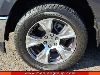 Ram 1500 2023 4x4 Laramie 4 puertas Cabina Amplia 5.6 pies. SB Pickup