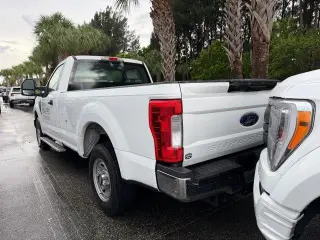 Ford F-250 Super Duty 2017 4x2 XL 2dr Cabina Regular 8 pies. Camión de carga