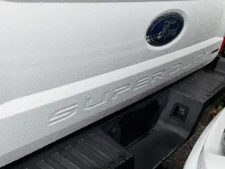 Ford F-250 Super Duty 2017 4x2 XL 2dr Cabina Regular 8 pies. Camión de carga