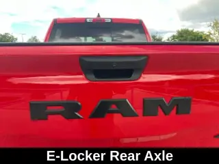 Ram 1500 2025 4x4 Tradesman 4dr Crew Cab 5.6 ft. SB Camioneta