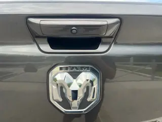 Ram 1500 2022 4x4 Big Horn 4p Puerta Cuadrada de Tripulación 5.6 ft. SB Camioneta