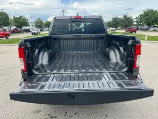 Ram 1500 2022 4x4 Big Horn 4p Puerta Cuadrada de Tripulación 5.6 ft. SB Camioneta