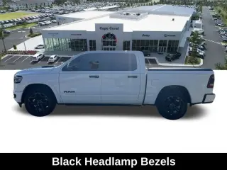 Ram 1500 2023 4x4 Limited 4p Camión de Cabaña Tripla 5.6 ft. SB Pickup
