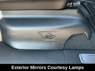 Ram 1500 2023 4x4 Limited 4p Camión de Cabaña Tripla 5.6 ft. SB Pickup